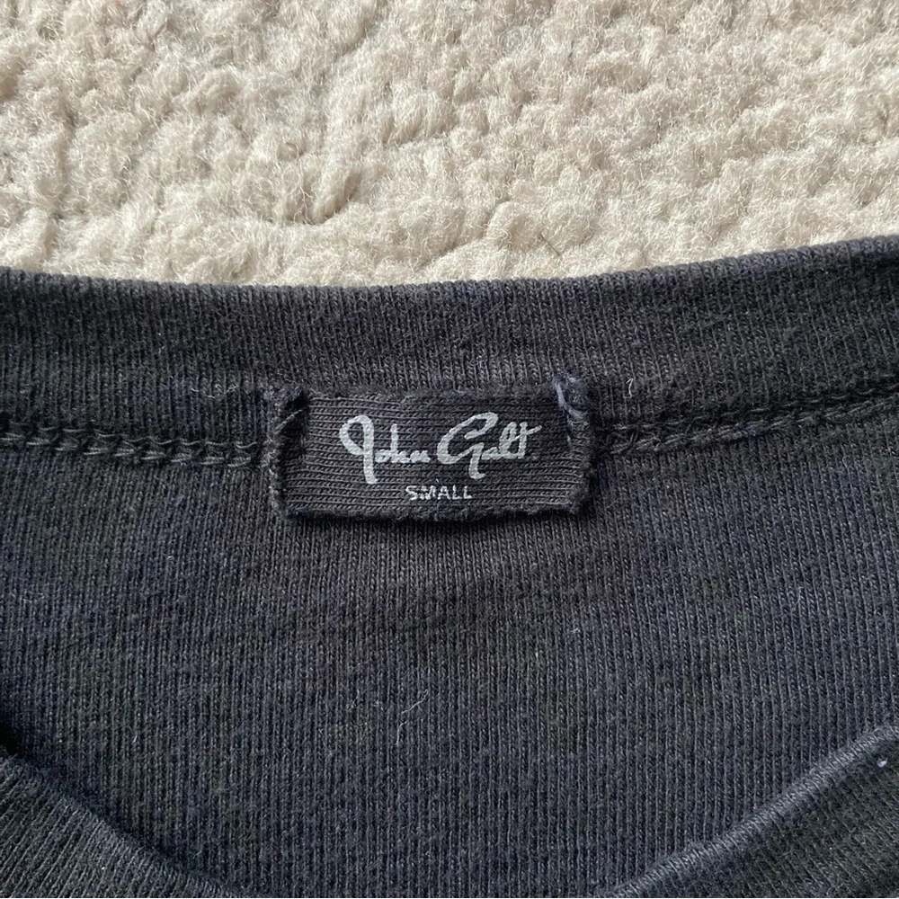 Brandy Melville John Galt Flower T-Shirt - Picture 4 of 4